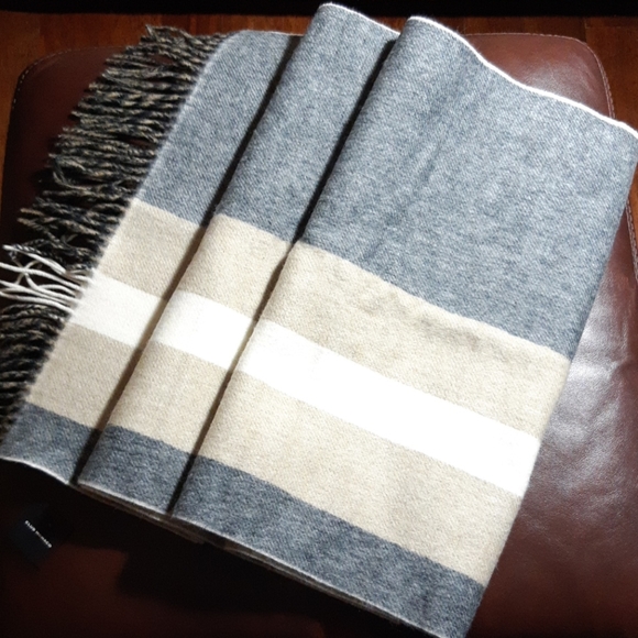 Club Monaco Accessories - Club Monaco 100% wool blanket scarf